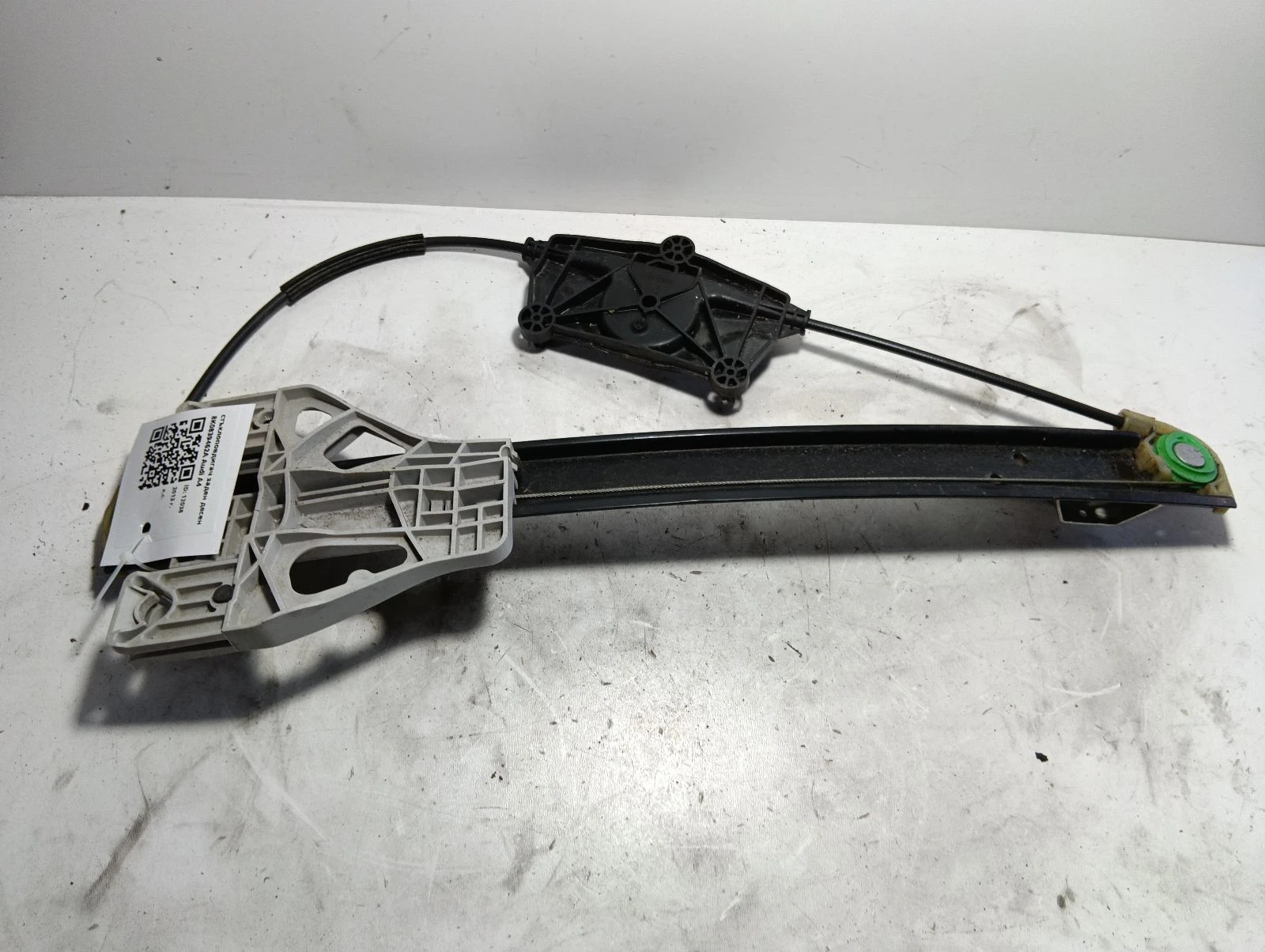 стъклоповдигач заден десен 8K0839462A Audi A4