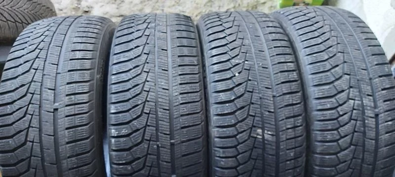 Гуми Зимни 235/55R18, снимка 1 - Гуми и джанти - 35125367