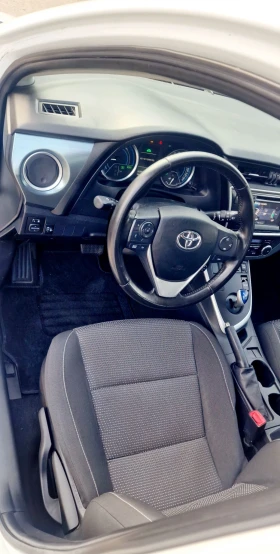 Toyota Auris 1.8 Hybrid  | Mobile.bg    13