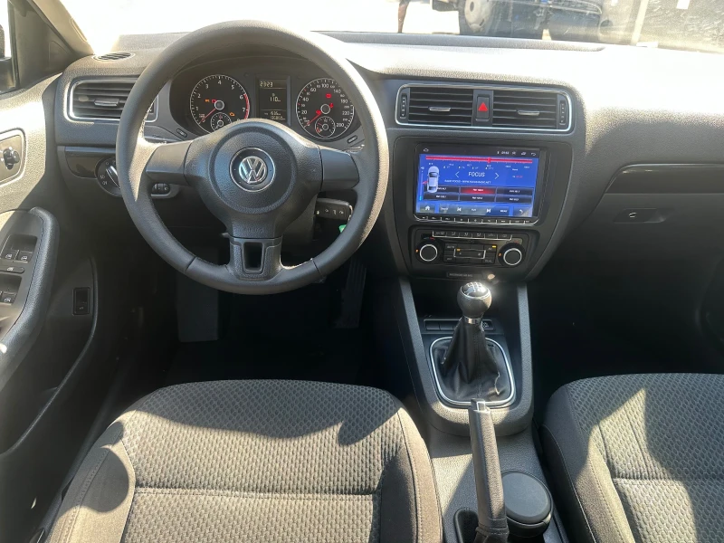 VW Jetta 1.2TSI, снимка 9 - Автомобили и джипове - 47344460