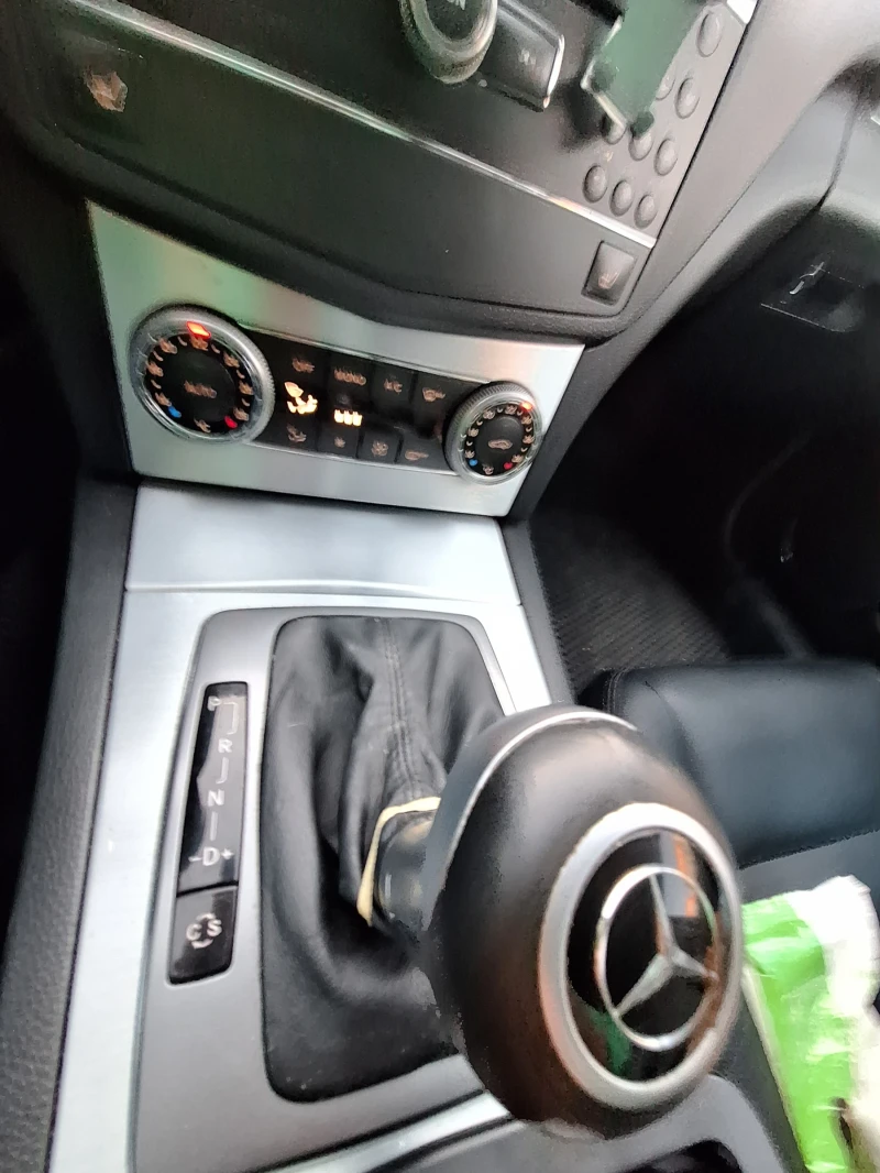 Mercedes-Benz C 220, снимка 12 - Автомобили и джипове - 47805670