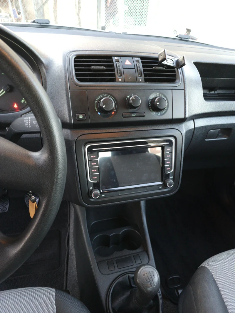 Skoda Fabia, снимка 8 - Автомобили и джипове - 52418637