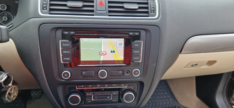 VW Jetta 1, 4 TSI, снимка 17 - Автомобили и джипове - 52351103