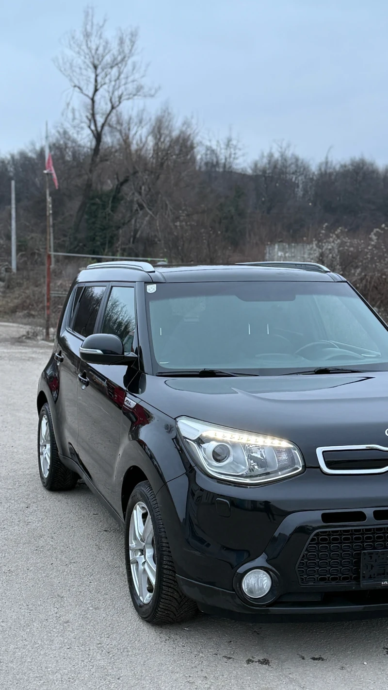 Kia Soul 1.6 CRDi АВТОМАТИК ПАНОРАМА КОЖА СЕРВИЗНА ИСТОРИЯ, снимка 2 - Автомобили и джипове - 52859485
