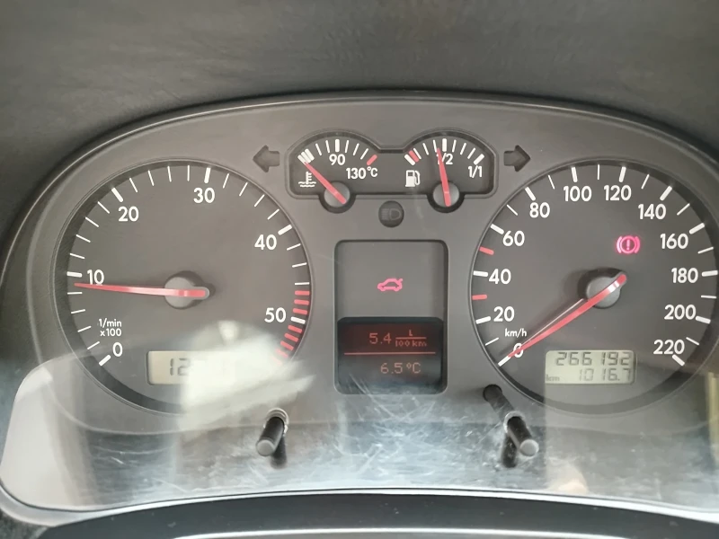 VW Golf 1.9 , снимка 13 - Автомобили и джипове - 53293519