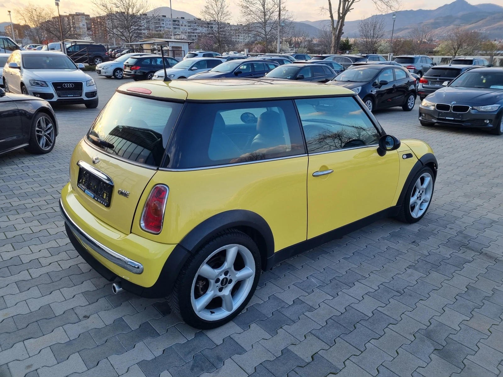 Mini One 1.6i 90кс БЕНЗИН* ПАНОРАМА, КОЖА, КЛИМАТРОНИК - изображение 6