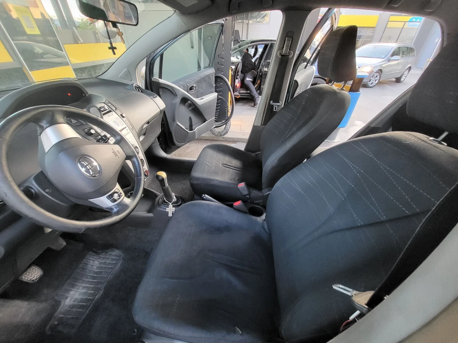 Toyota Yaris  - изображение 9