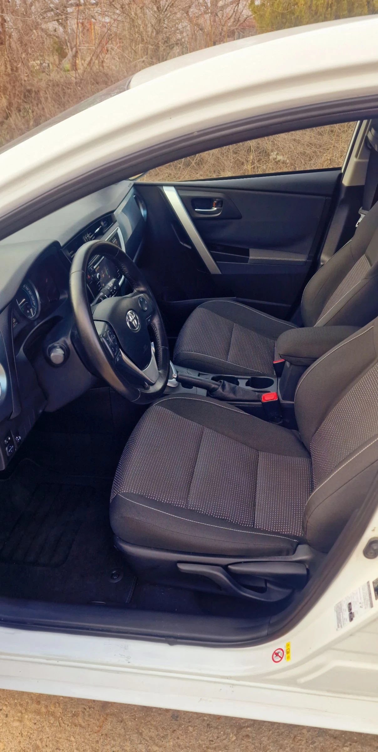 Toyota Auris 1.8 Hybrid  - изображение 9