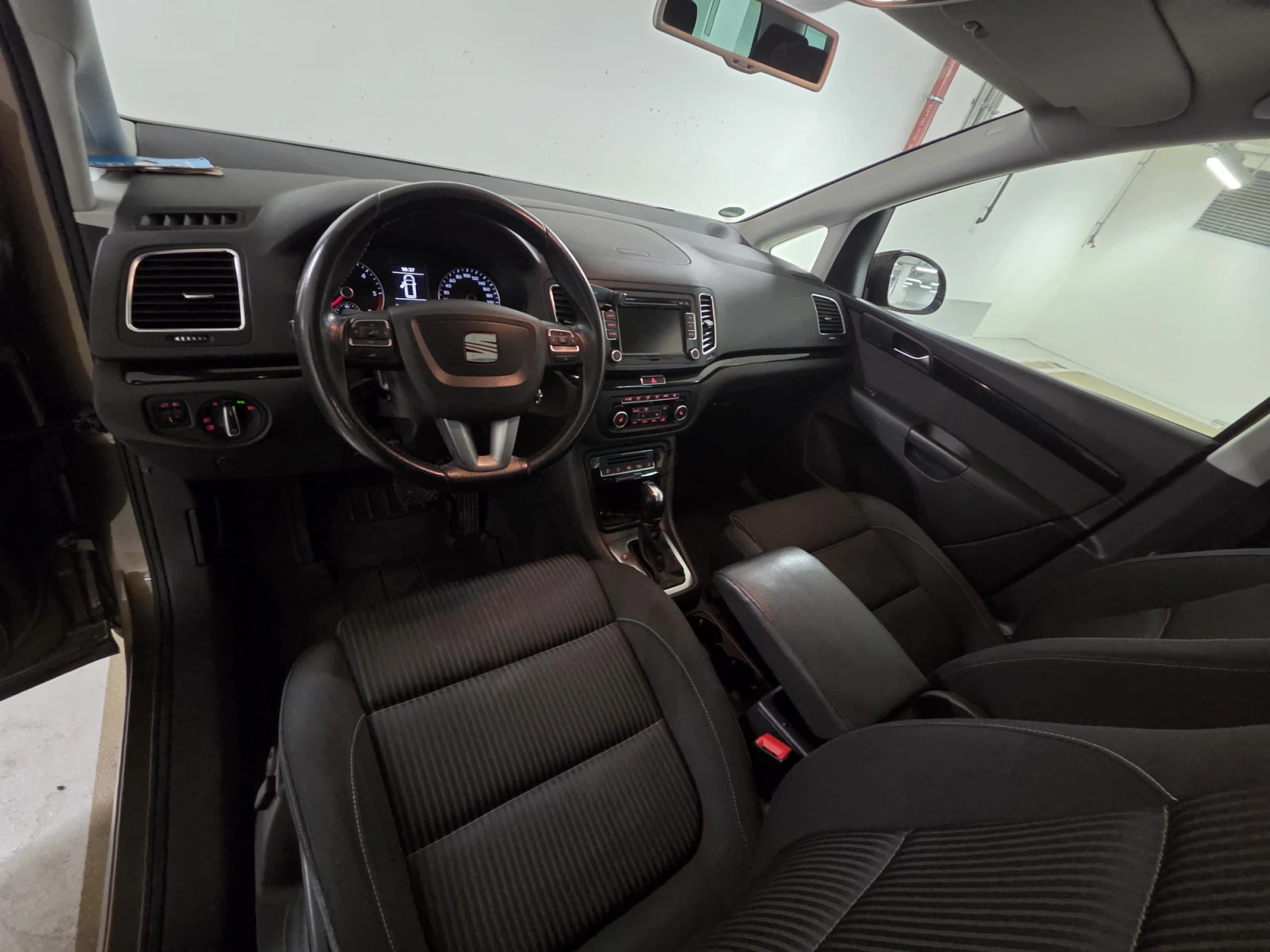 Seat Alhambra 2.0TDI-170кс= АВТОМАТ= DSG= ПАНО - изображение 4