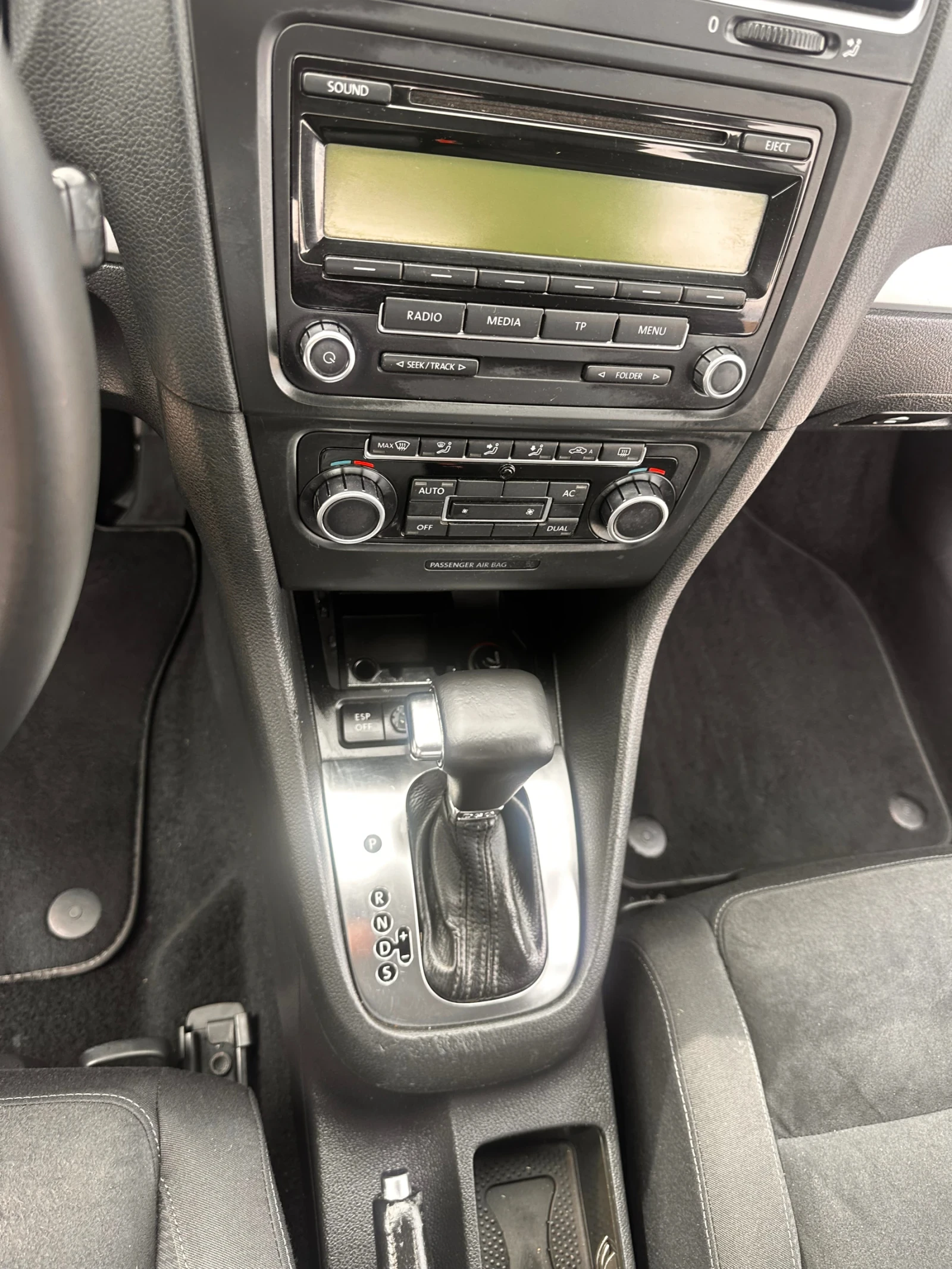 VW Golf 2.0TDI 140ks, снимка 10 - Автомобили и джипове - 54071885