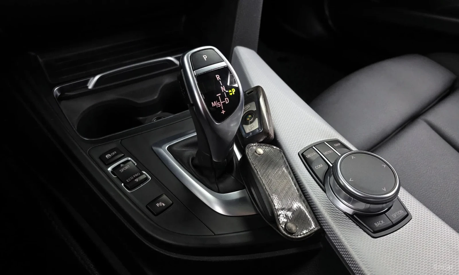 BMW 320 M ПАКЕТ | ПАМЕТИ | HEAD-UP | LINE ASSIST , снимка 17 - Автомобили и джипове - 54357149