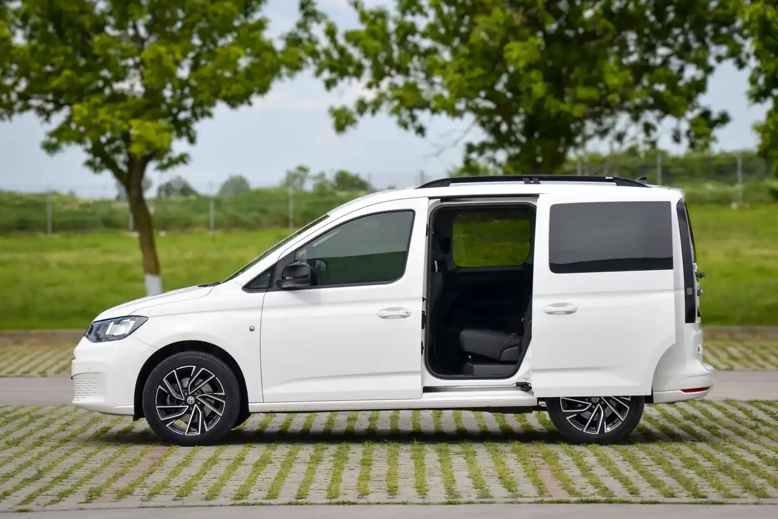 VW Caddy 2, О TDI 102 k.c 6MT / N1 - товарен c 5 места, снимка 4 - Автомобили и джипове - 54855194