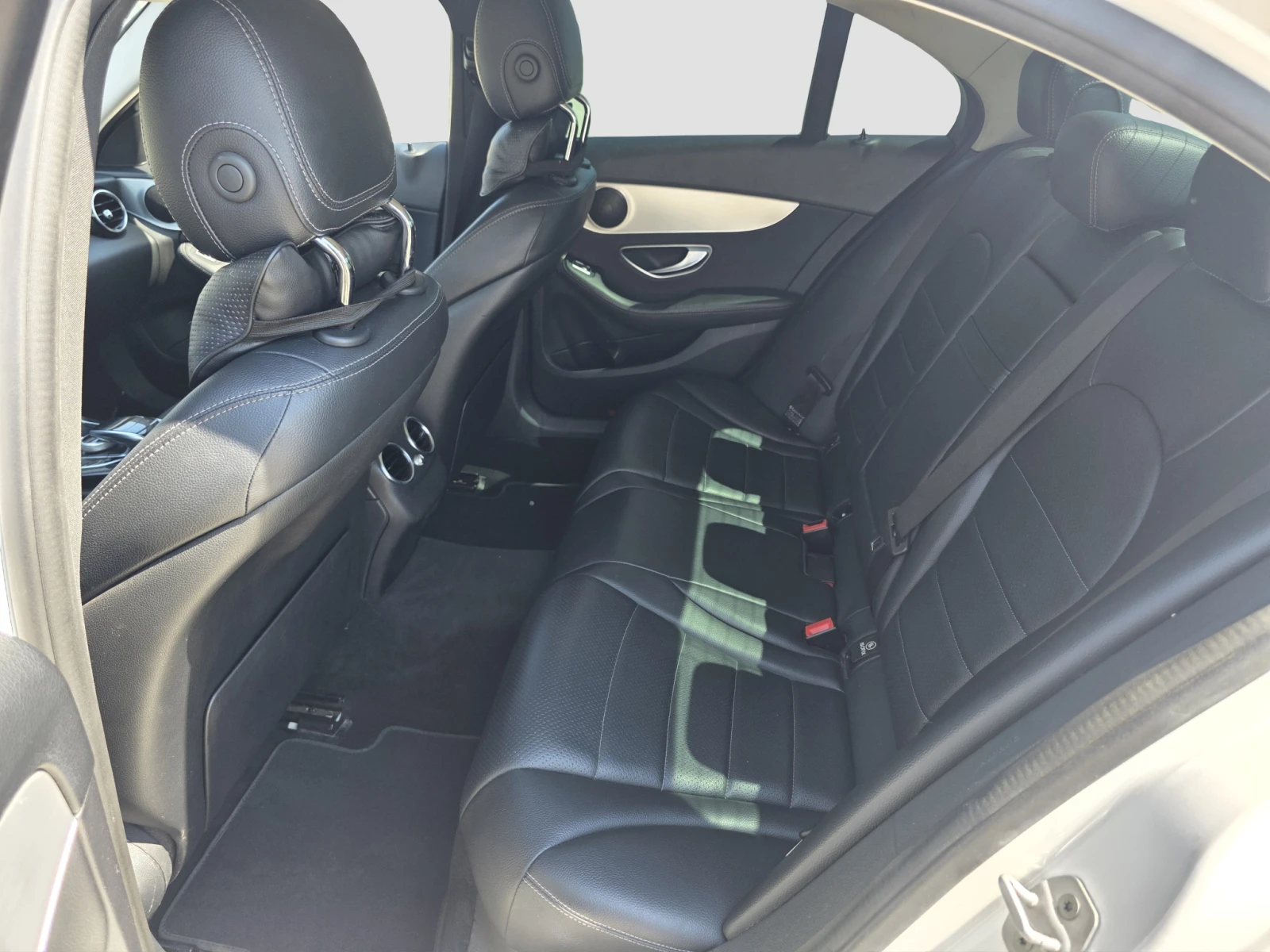 Mercedes-Benz C 300, снимка 13 - Автомобили и джипове - 55142561