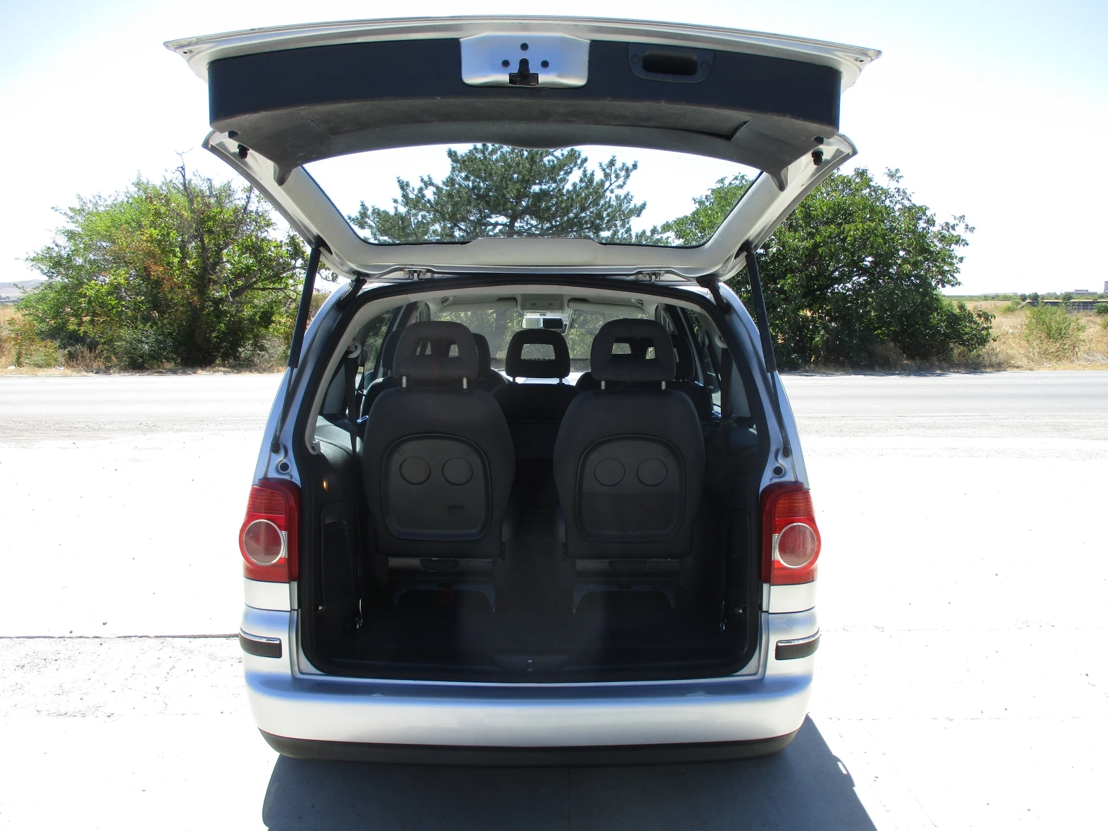 VW Sharan 2.0TDI/140кс./6-СКОРОСТИ/7-МЕСТА/КАТО НОВА, снимка 16 - Автомобили и джипове - 56004336