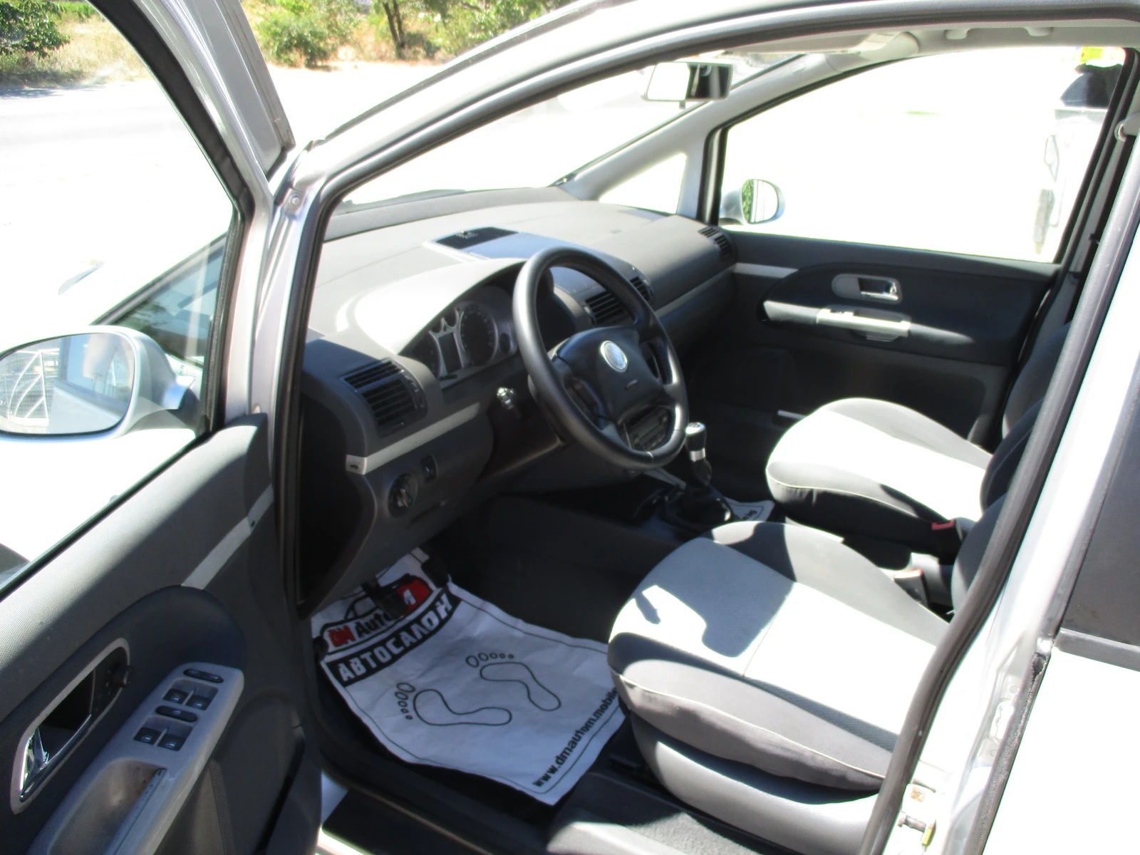 VW Sharan 2.0TDI/140кс./6-СКОРОСТИ/7-МЕСТА/КАТО НОВА, снимка 9 - Автомобили и джипове - 56004336