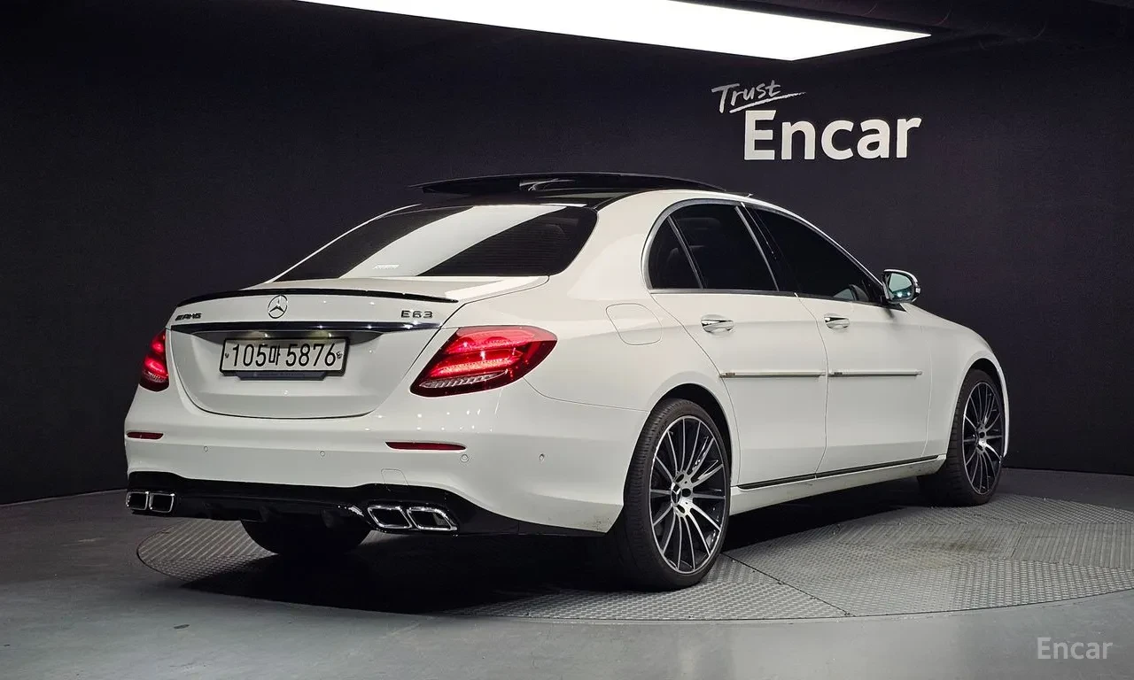Mercedes-Benz E 300 4MATIC Avnatgarde / АВТОКРЕДИТ, снимка 2 - Автомобили и джипове - 56087756
