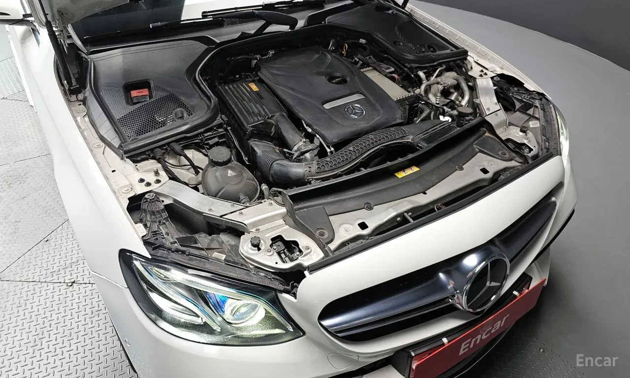 Mercedes-Benz E 300 4MATIC Avnatgarde / АВТОКРЕДИТ, снимка 6 - Автомобили и джипове - 56087756