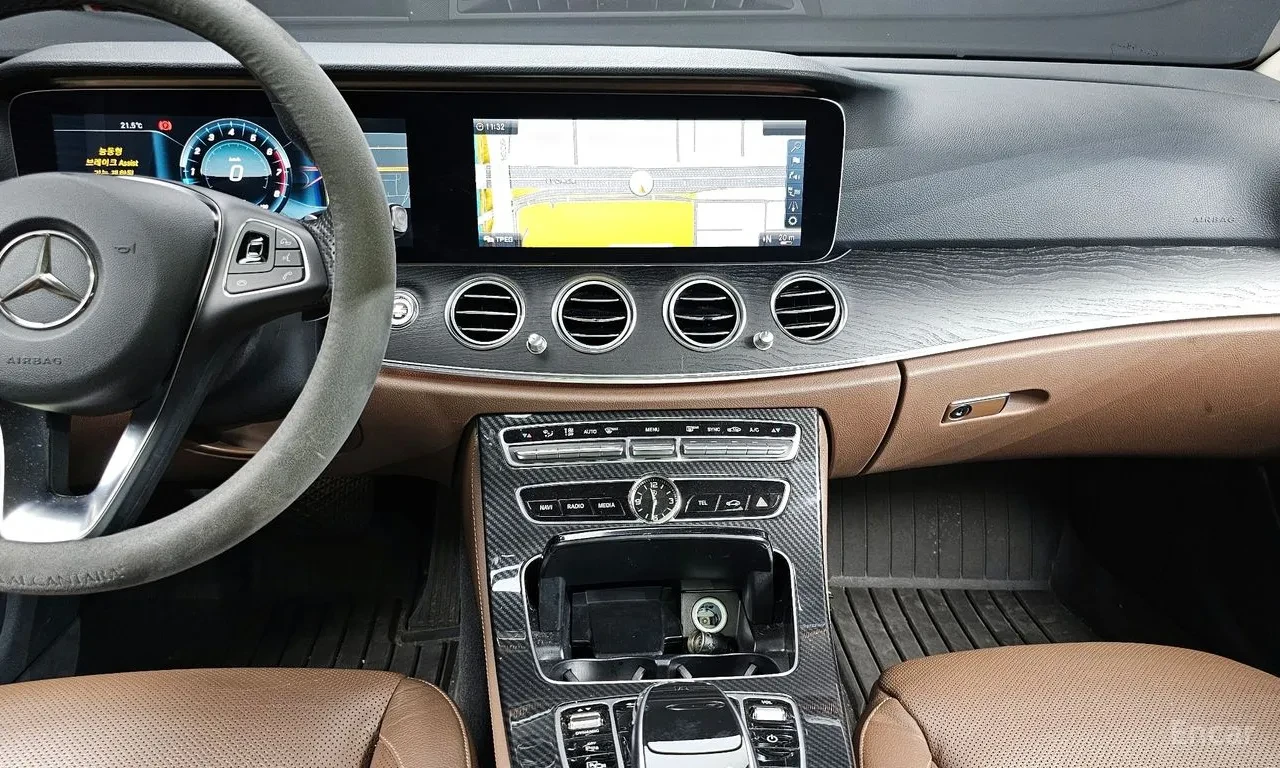 Mercedes-Benz E 300 4MATIC Avnatgarde / АВТОКРЕДИТ, снимка 10 - Автомобили и джипове - 56087756