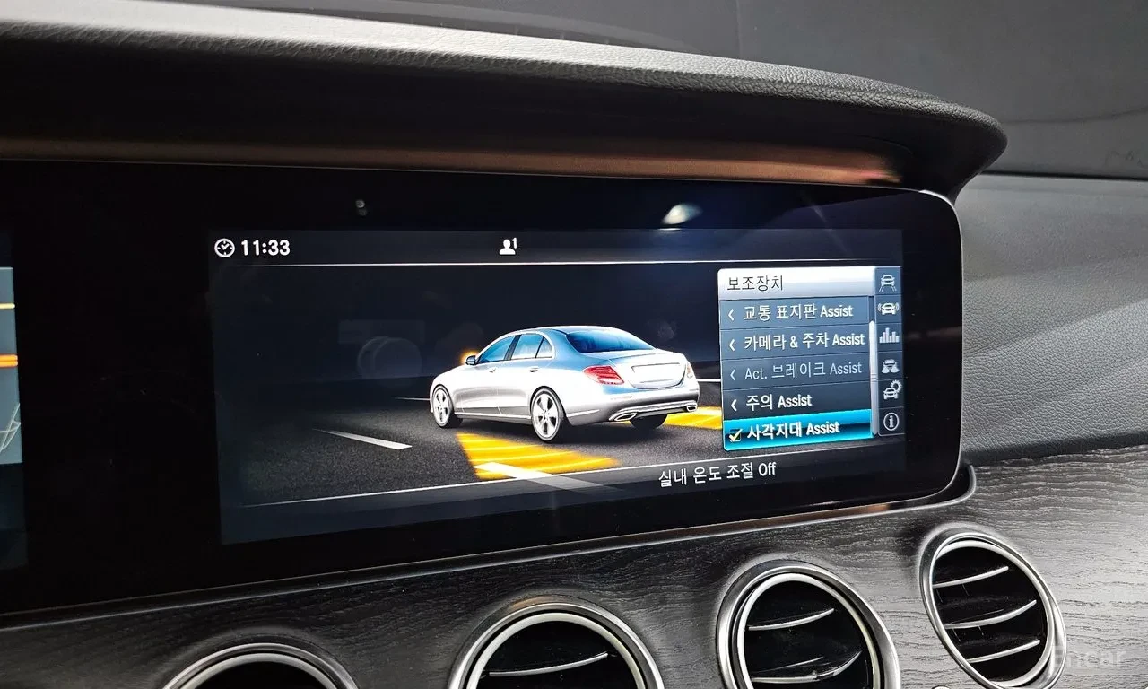 Mercedes-Benz E 300 4MATIC Avnatgarde / АВТОКРЕДИТ, снимка 15 - Автомобили и джипове - 56087756