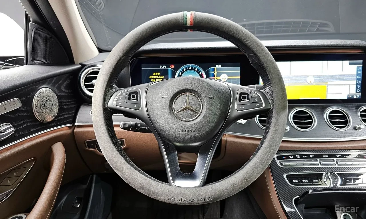 Mercedes-Benz E 300 4MATIC Avnatgarde / АВТОКРЕДИТ, снимка 9 - Автомобили и джипове - 56087756