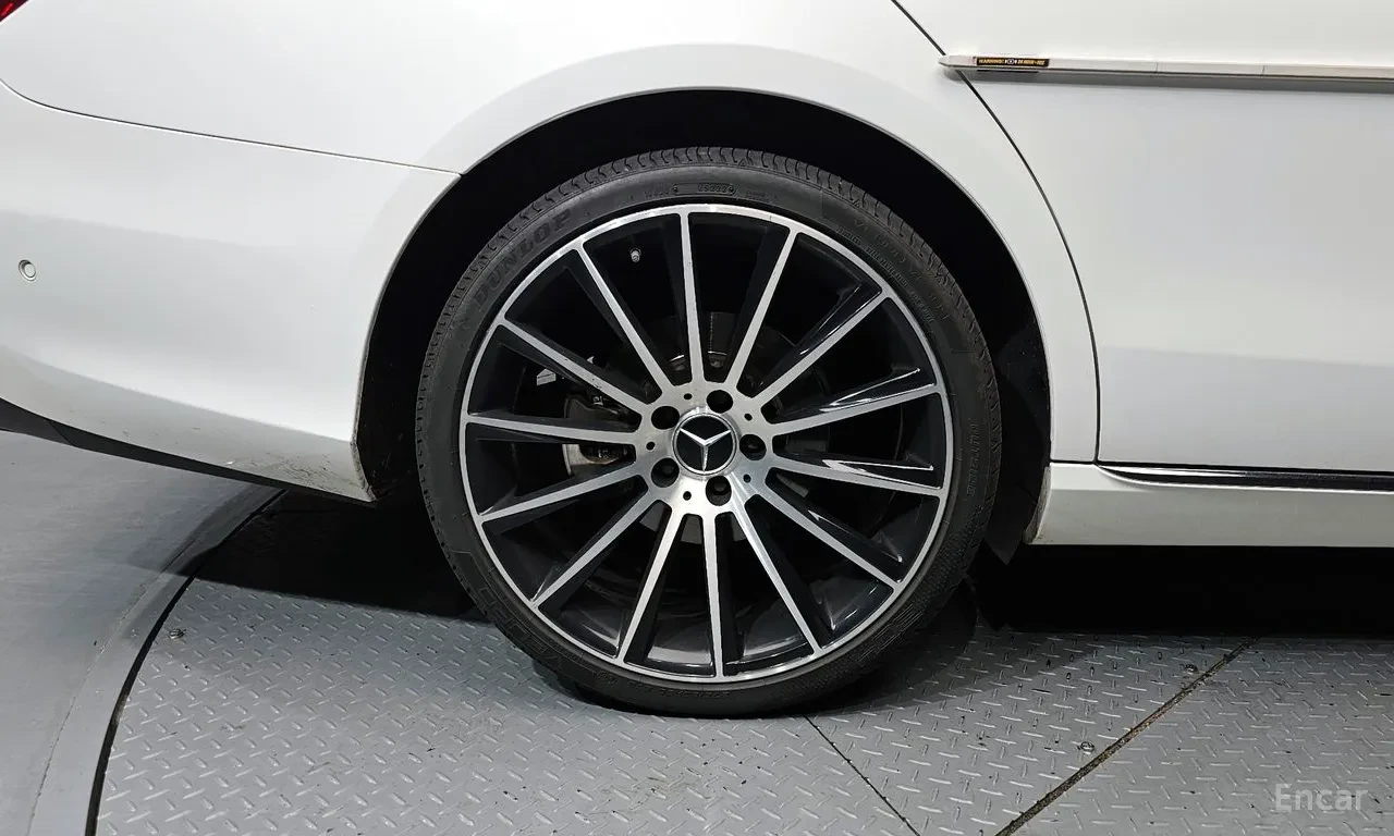 Mercedes-Benz E 300 4MATIC Avnatgarde / АВТОКРЕДИТ, снимка 5 - Автомобили и джипове - 56087756