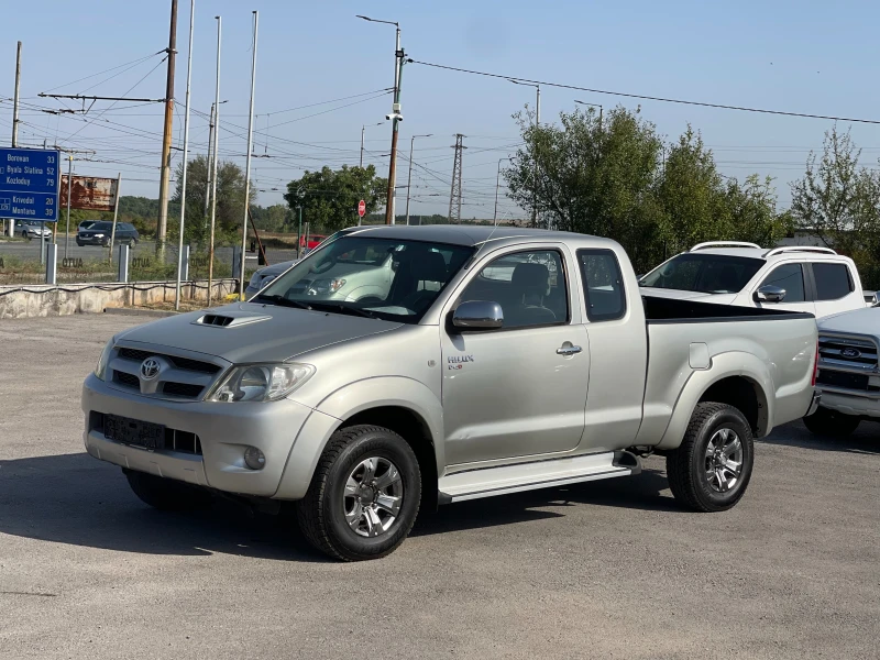 Toyota Hilux 2.5D-4D 4x4, снимка 2 - Автомобили и джипове - 51560250
