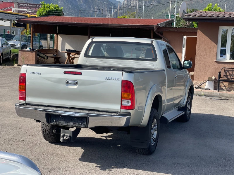 Toyota Hilux 2.5D-4D 4x4, снимка 4 - Автомобили и джипове - 51560250
