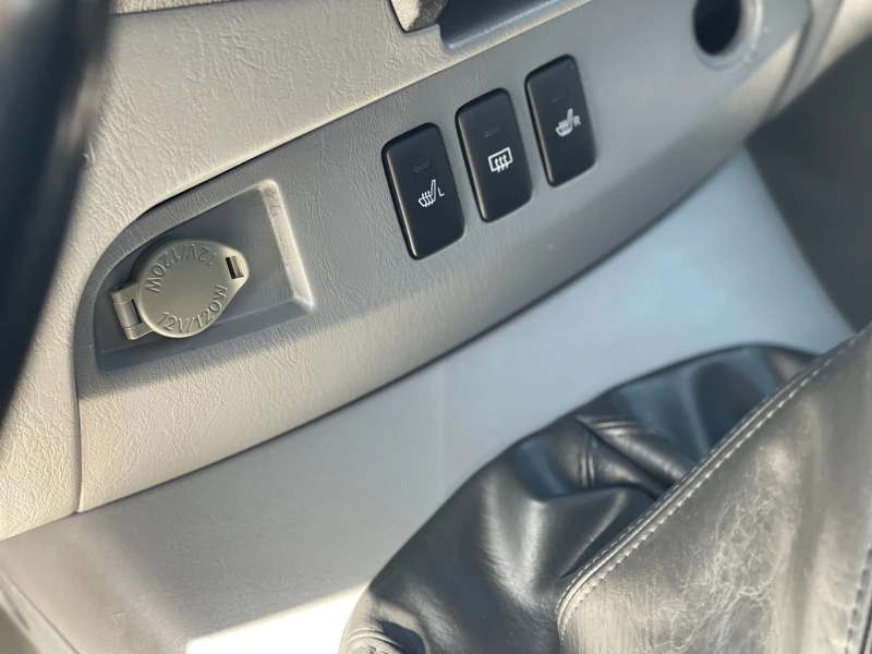 Toyota Hilux 2.5D-4D 4x4, снимка 13 - Автомобили и джипове - 51560250