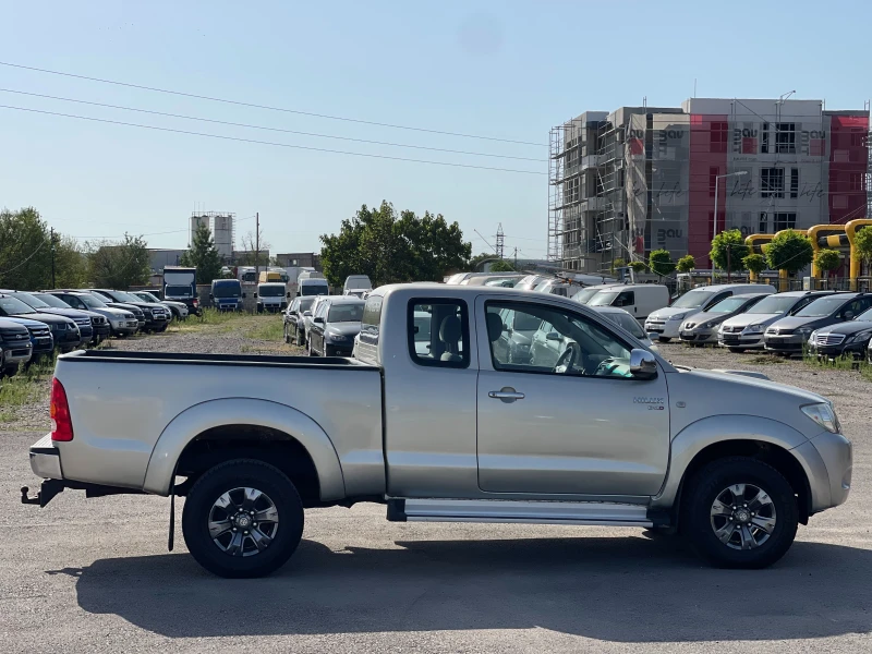 Toyota Hilux 2.5D-4D 4x4, снимка 5 - Автомобили и джипове - 51560250