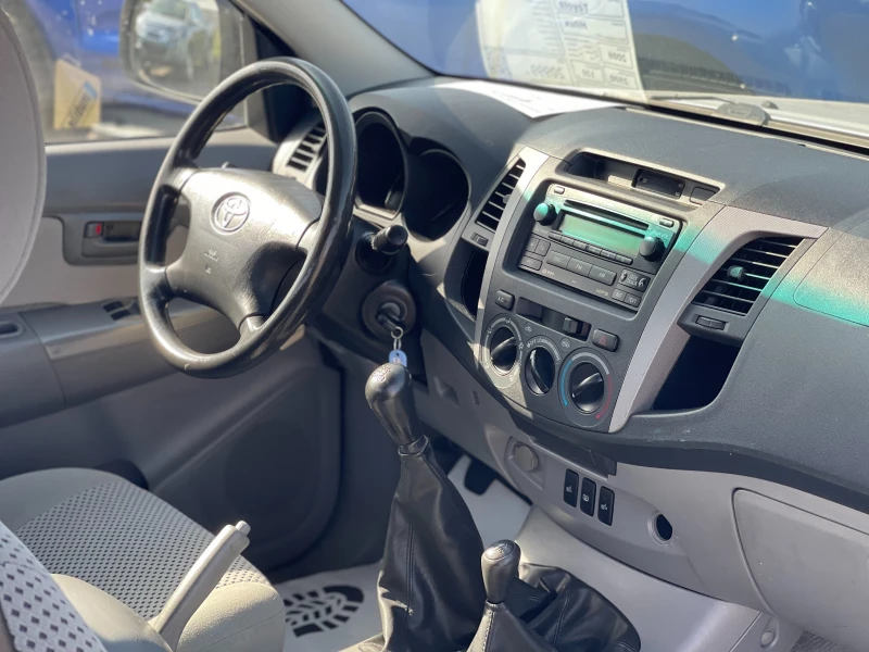 Toyota Hilux 2.5D-4D 4x4, снимка 9 - Автомобили и джипове - 51560250
