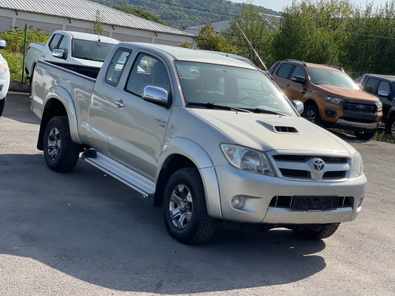 Toyota Hilux 2.5D-4D 4x4, снимка 7 - Автомобили и джипове - 51560250