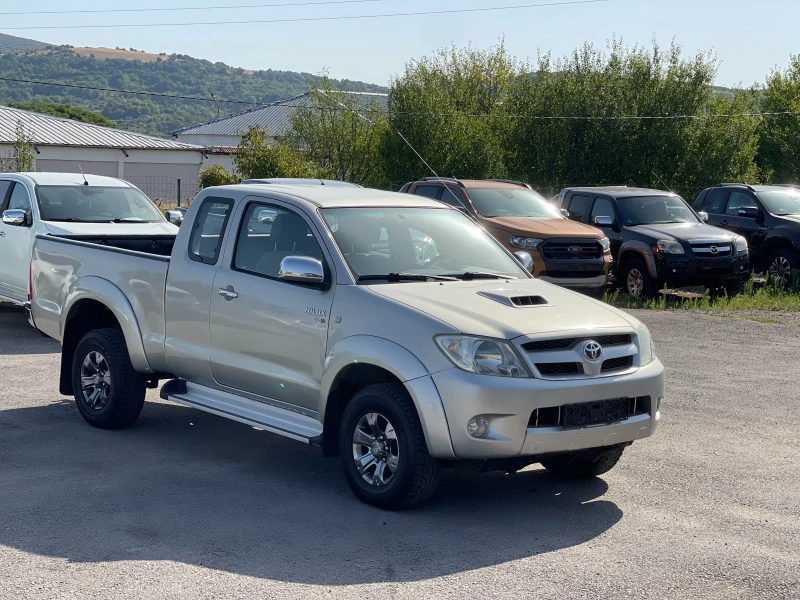 Toyota Hilux 2.5D-4D 4x4, снимка 6 - Автомобили и джипове - 51560250