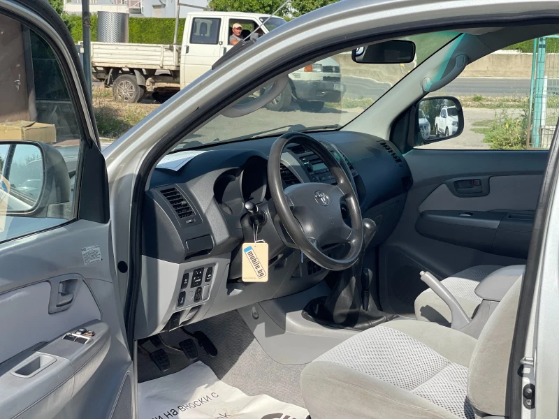Toyota Hilux 2.5D-4D 4x4, снимка 11 - Автомобили и джипове - 51560250