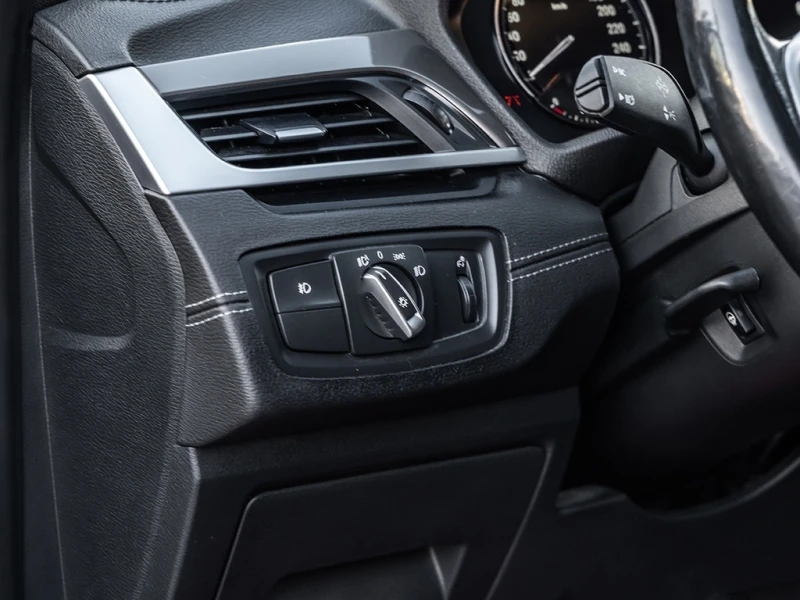 BMW X1 * XDrive28i Sports Activity Vehicle * CARFAX * БЕЗ, снимка 16 - Автомобили и джипове - 52959595