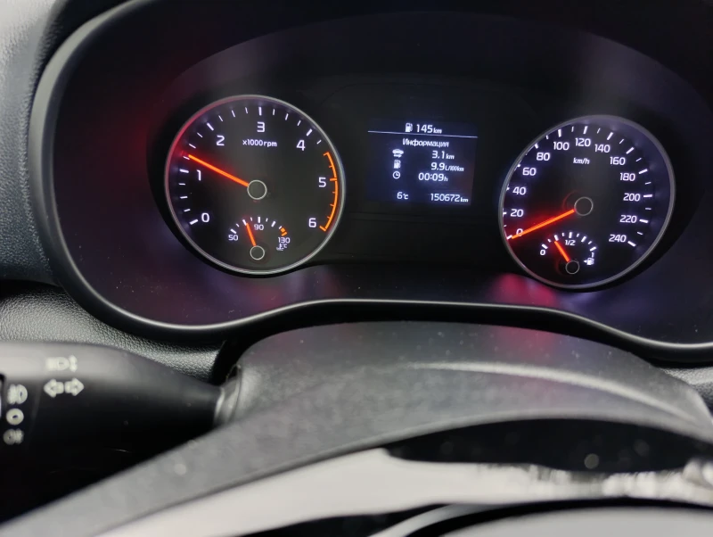 Kia Sportage 1, 6 D, снимка 12 - Автомобили и джипове - 53306025