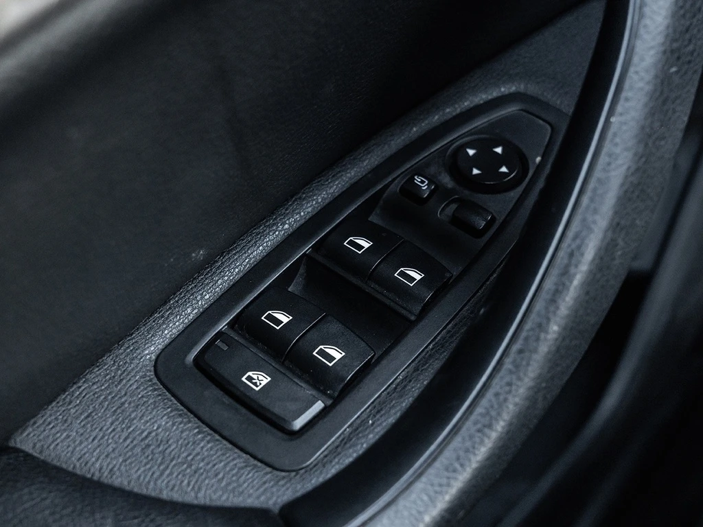 BMW X1 * XDrive28i Sports Activity Vehicle * CARFAX * ��� | Mobile.bg � ����������� 15