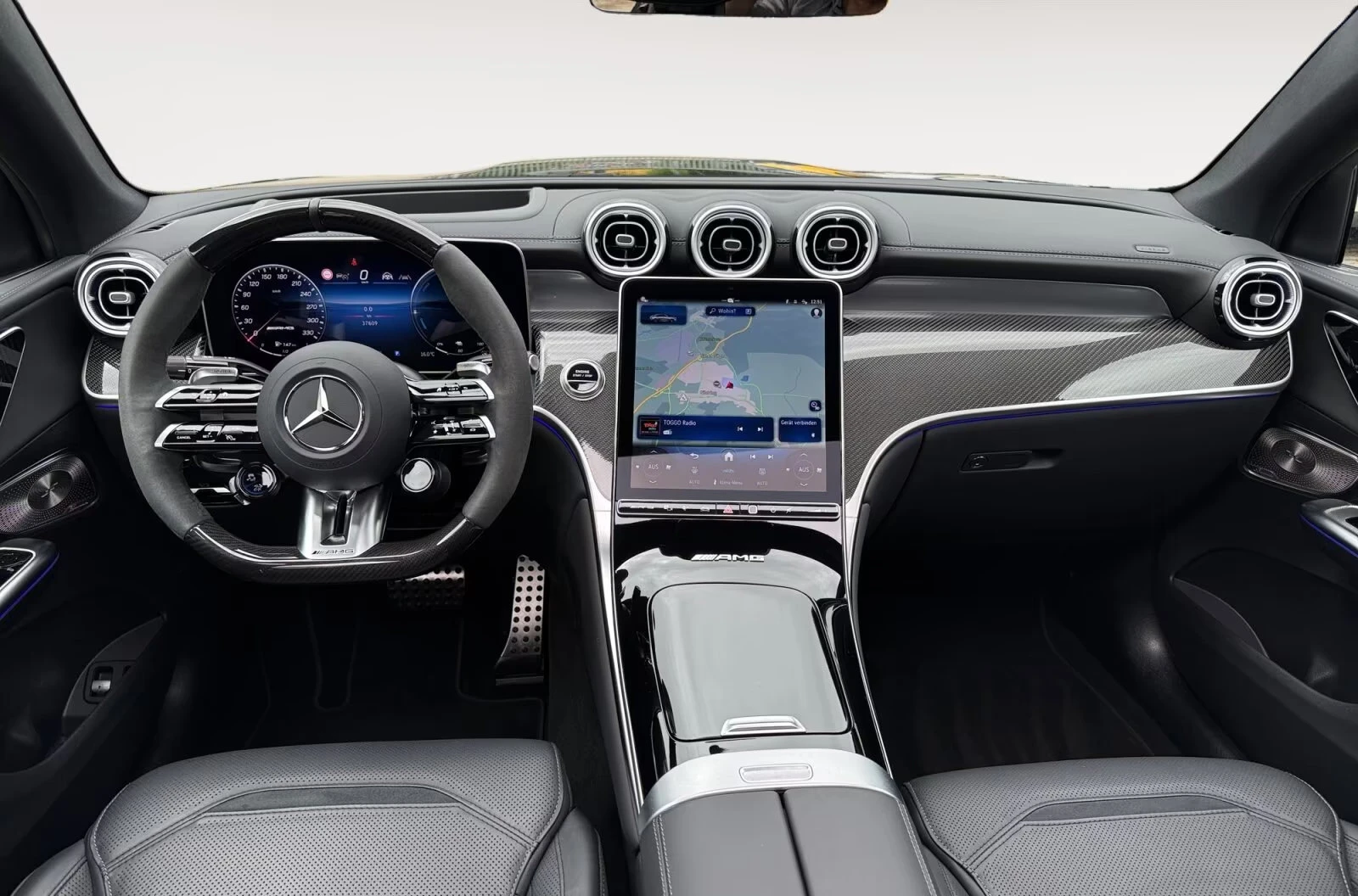 Mercedes-Benz GLC 63 AMG S-E PERF/476HP/PANO/DISTR/CARBON/360/HUD/BURM/549z, снимка 10 - Автомобили и джипове - 55186456