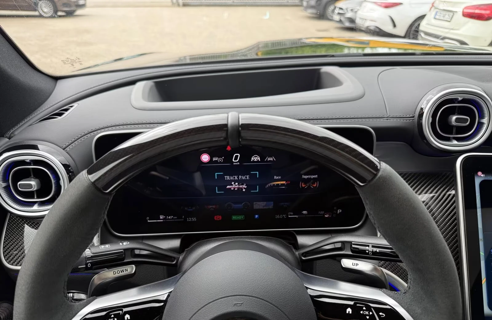 Mercedes-Benz GLC 63 AMG S-E PERF/476HP/PANO/DISTR/CARBON/360/HUD/BURM/549z, снимка 12 - Автомобили и джипове - 55186456