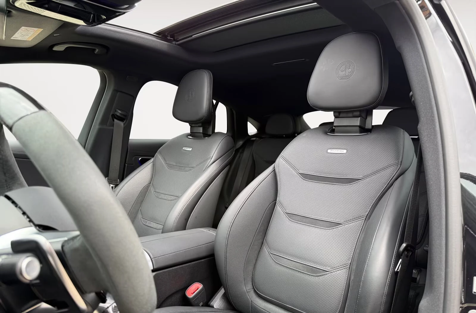 Mercedes-Benz GLC 63 AMG S-E PERF/476HP/PANO/DISTR/CARBON/360/HUD/BURM/549z, снимка 13 - Автомобили и джипове - 55186456