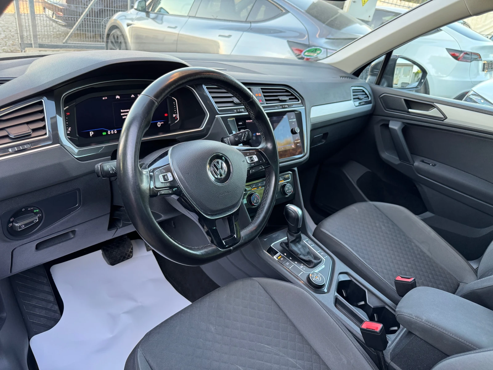 VW Tiguan 2.0 TDI / 4X4/, снимка 9 - Автомобили и джипове - 55315209