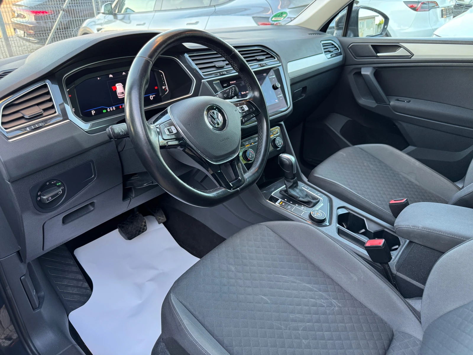 VW Tiguan 2.0 TDI / 4X4/, снимка 8 - Автомобили и джипове - 55315209