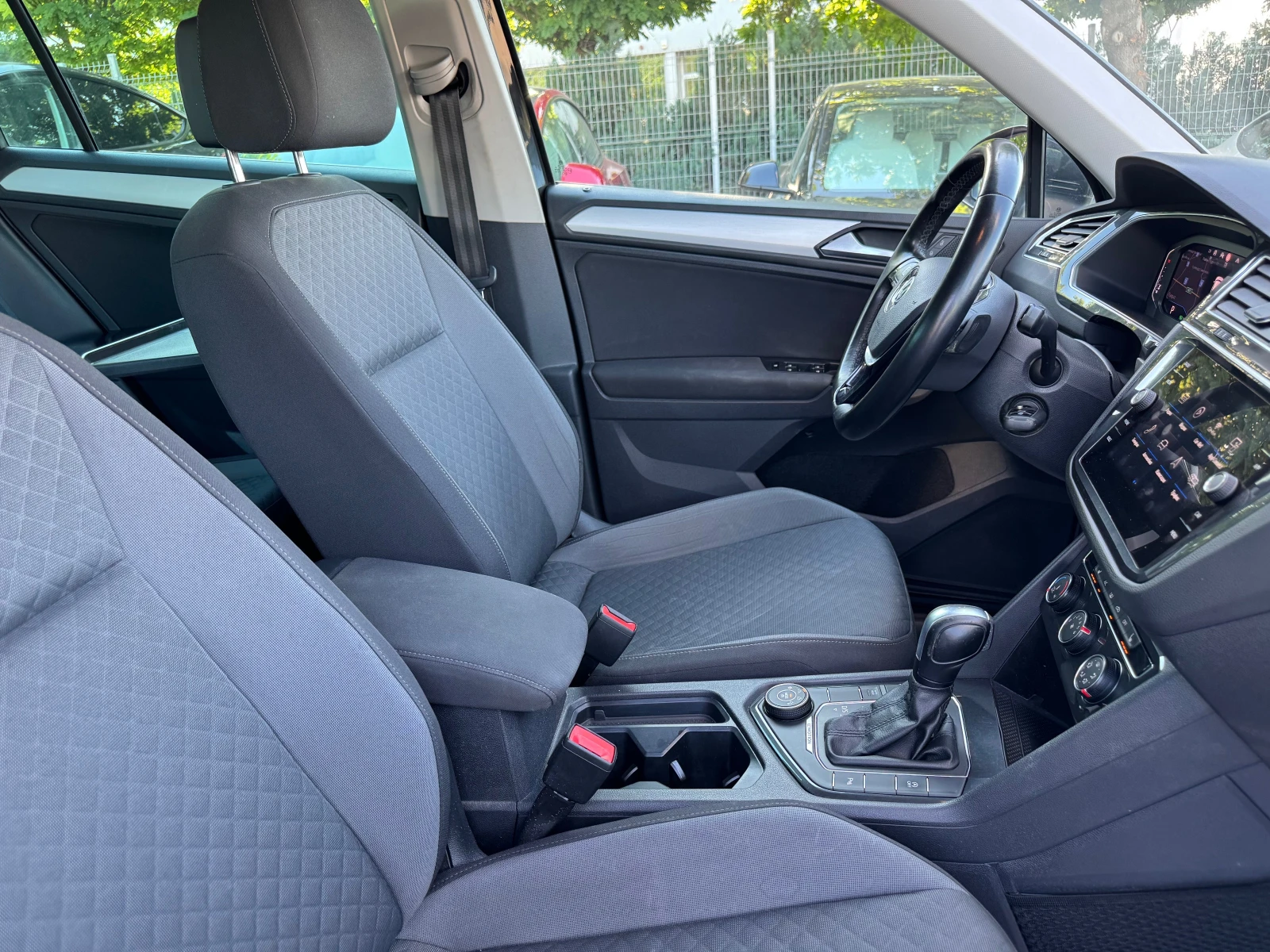 VW Tiguan 2.0 TDI / 4X4/, снимка 7 - Автомобили и джипове - 55315209