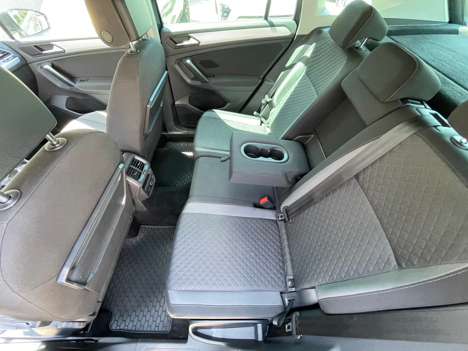 VW Tiguan 2.0TDI/4x4/Auto/Navi/Kam/Multy/Virtual/Excellent!!, снимка 8 - Автомобили и джипове - 55315209