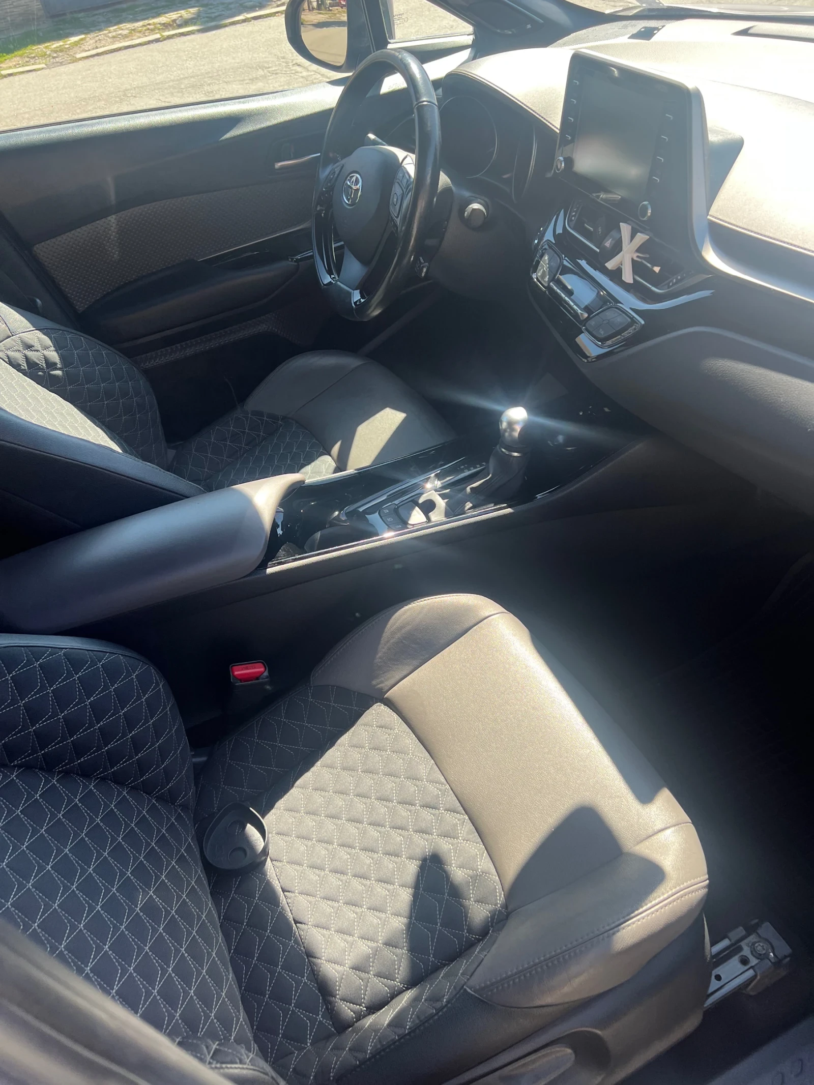 Toyota C-HR, снимка 8 - Автомобили и джипове - 55593679