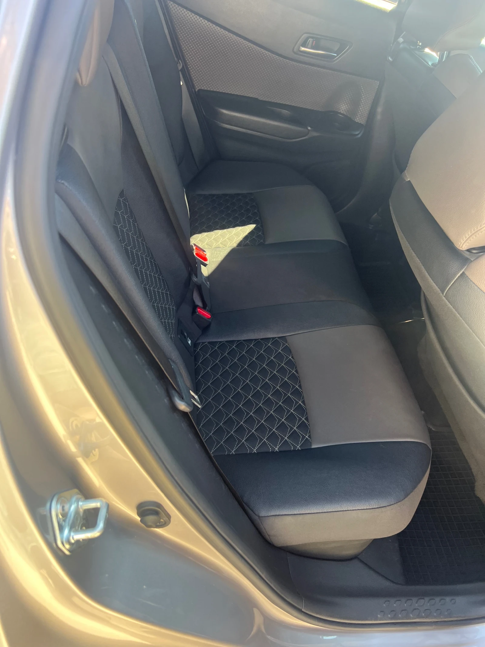Toyota C-HR, снимка 10 - Автомобили и джипове - 55593679