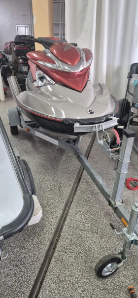 ����� �� �������� �� ���� Bombardier Sea Doo RXP 215