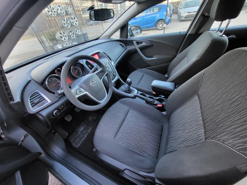 Opel Astra 1.7CDTI, снимка 9 - Автомобили и джипове - 47061131