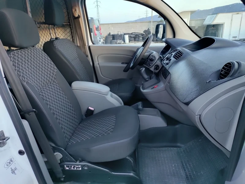 Renault Kangoo 1.6i GAS 2011 Climatic, снимка 6 - Автомобили и джипове - 48078588