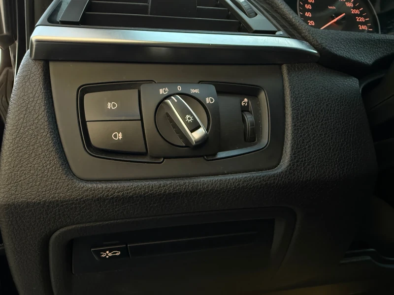 BMW 320 330D X-Drive, снимка 11 - Автомобили и джипове - 52296013