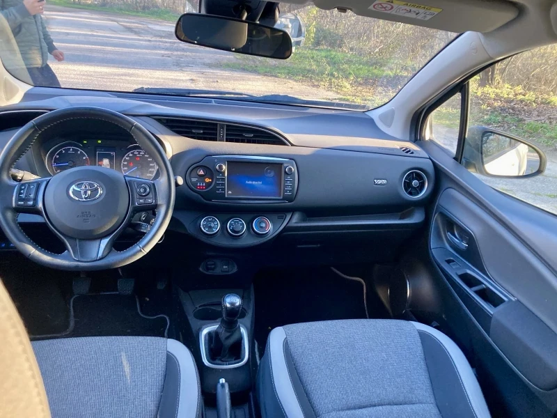 Toyota Yaris 1.0, снимка 6 - Автомобили и джипове - 52861053